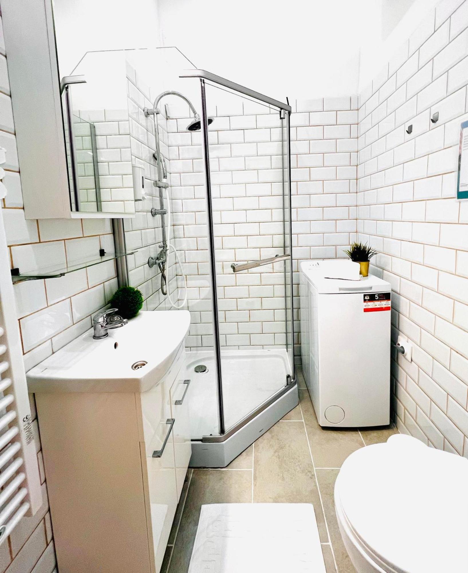 Comfy Luxury With 2 In The Centre Aa Apartament *